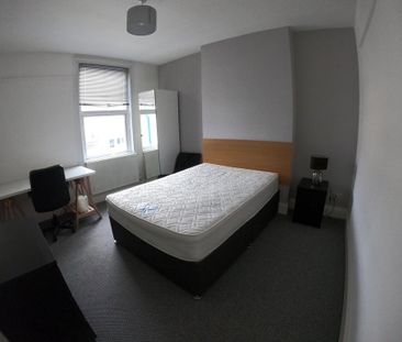 4 bedroom terraced house to rent - Photo 5
