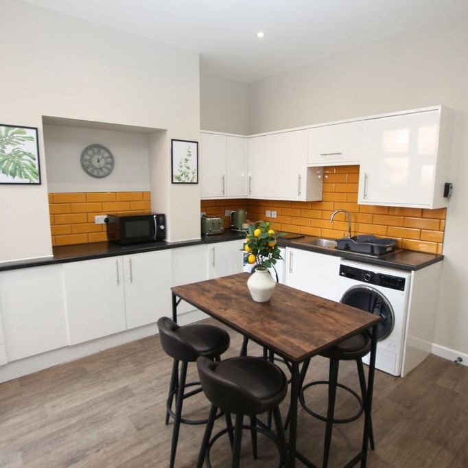 1 bedroom in a house share to rent - Photo 1
