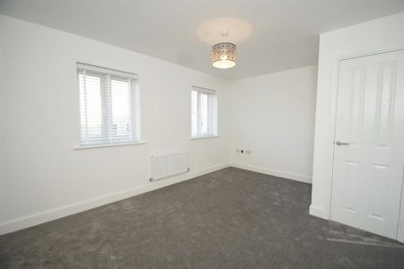 2 bedroom end of terrace house to rent - Photo 3