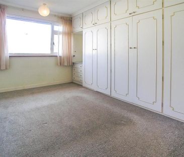 4 bedroom semi-detached house to rent - Photo 4