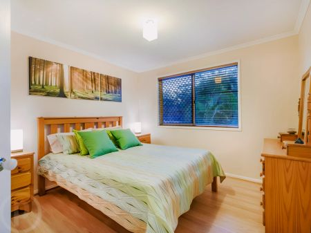 4 bed 2 bath - Photo 4