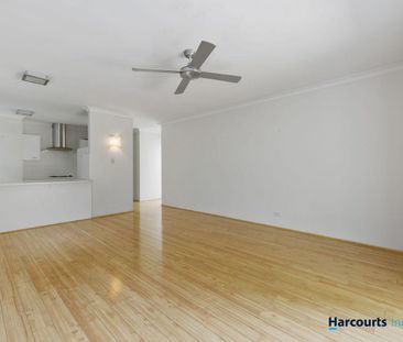 WALK TO EVERYTHING - METRES TO OXFORD STREET! - Photo 2