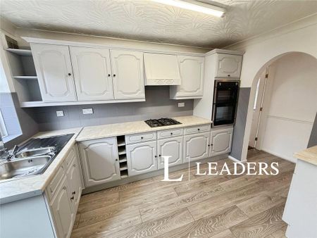 3 bedroom semi-detached house to rent - Photo 3