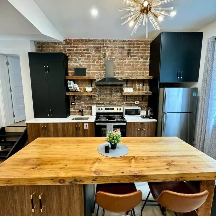 Plateau/Downtown - 3 Bedrooms Furnished - Photo 1
