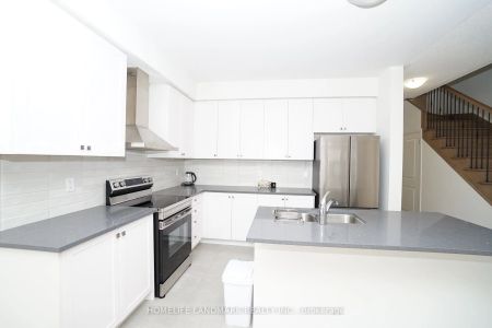 Condo Townhouse For Lease | N9246880 - Photo 5