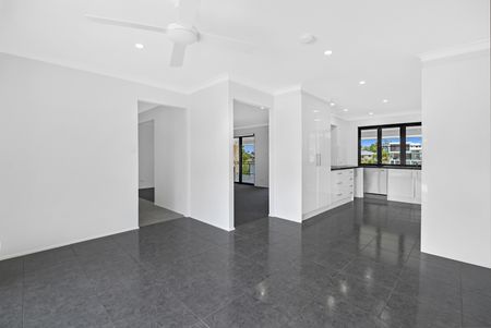 13 Kurrawa Avenue, Mermaid Waters QLD 4218 - House For Rent | Domain - Photo 3