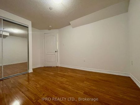 Property For Lease | W7330456 - Photo 2