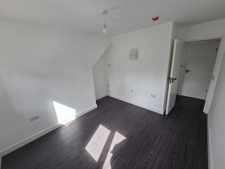 9 bedroom semi-detached house to rent - Photo 5