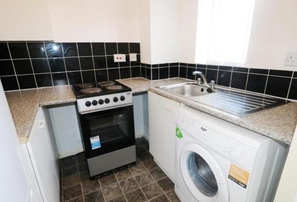 1 Bed Flat, Greenslade Road, IG11 - Photo 1