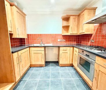 Holly Court, Station Road, West Moors, BH22 - Photo 4