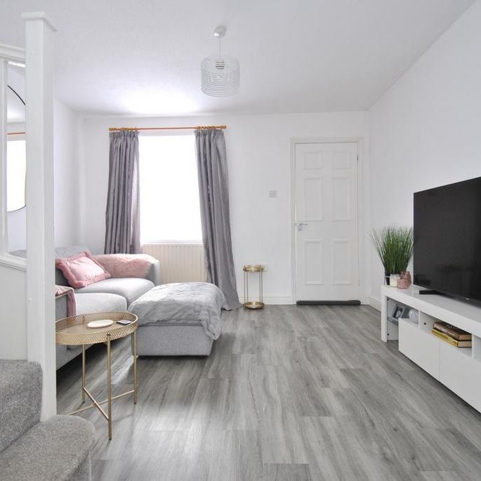 2 bedroom end of terrace house to rent - Photo 1