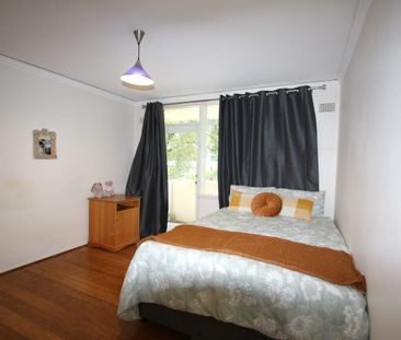 FURNISHED 2-bedroom apartment. 400-meter, easy walk to Chatswood tr... - Photo 4