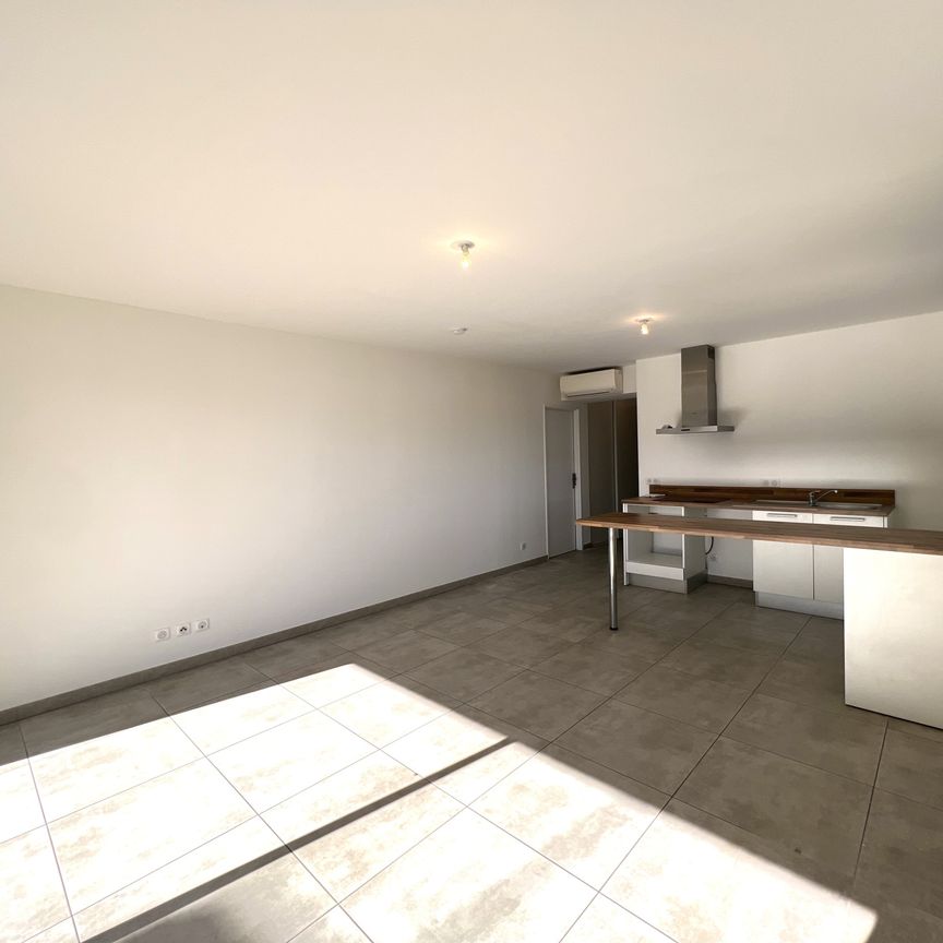 Location Appartement 2 pièces 50m² HYERES 83400 - Photo 1