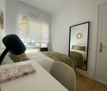 Calle de Enrique Larreta, Madrid, Community of Madrid 28036 - Photo 1