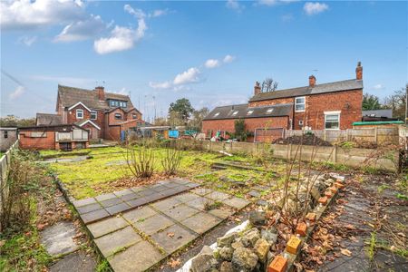 A 3 bedroom semi-detached house. - Photo 4