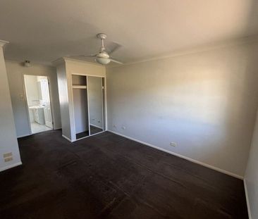 3-bedroom townhouse available on 24-Jan-2025 - Photo 2