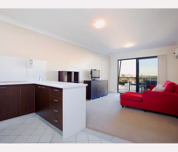 1 Bedroom Standard Apartment - Photo 2