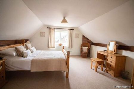 1 bedroom property to rent in Rode - Photo 2