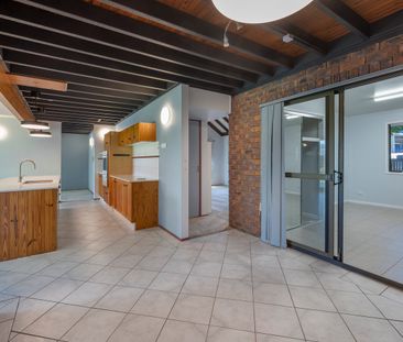 Spacious 4-Bedroom Home with Pool in Prime Carseldine Location - Photo 5