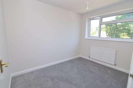 Old Farm Road East, Sidcup, DA15 - Photo 2