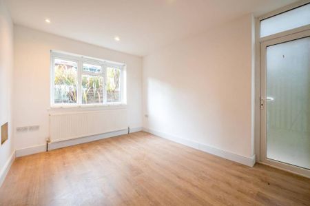 2 bedroom maisonette to rent - Photo 4