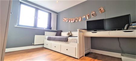 2 Bed Penthouse, Invito House, IG2 - Photo 5