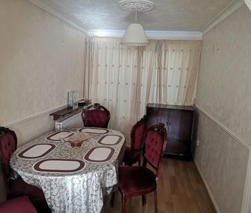 3 bedroom semi-detached house to rent - Photo 2