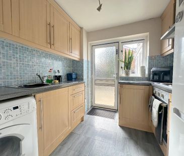 3 bedroom end of terrace house to rent - Photo 3