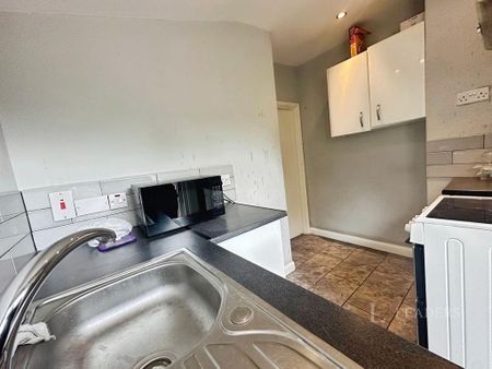 1 bedroom in a house share to rent - Photo 5