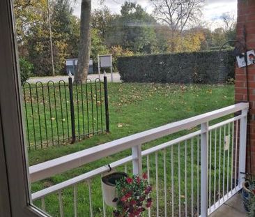 Single room (4ft bed) own bathroom private parking space - Photo 3