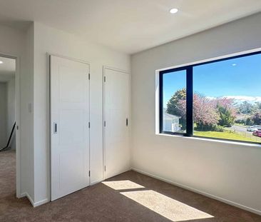 Modern 3-Bedroom Home with Garage - Papatoetoe - Photo 1