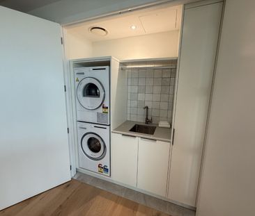 Luxury Two Bedroom Apartment - Photo 5