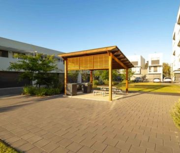 Spacious Home in Prime Royal Park Location - Photo 3