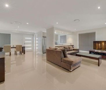 Stylish 3 Bedroom Townhouse in Glenmore Park - Photo 2