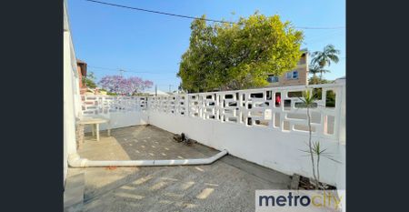 🌟 LIVE YOUR BEST LIFE IN NEW FARM! 🌟 - Photo 5