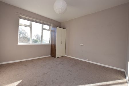 17, Moor Grange Drive, Leeds, West Yorkshire, LS16 5BW - Photo 2