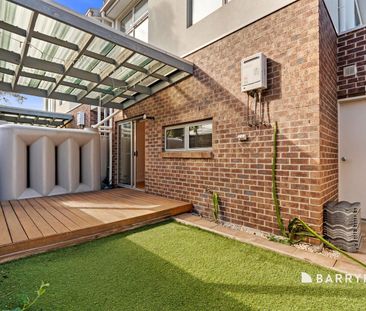 Stylish Sunlit Living in Prime Thomastown Location - Photo 4