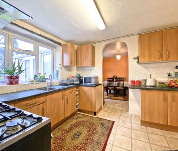 Broomhill Road, Farnborough, GU14 - Photo 2