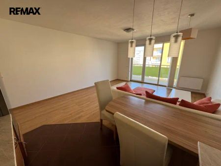 Pronájem bytu 1+kk s terasou, 45 m - Fotografie 3