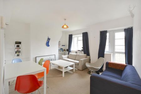 3 bedroom flat to rent - Photo 2
