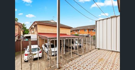 "Conveniently Located Townhouse" - Photo 3