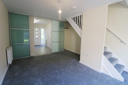 2 bedroom terraced house to rent - Photo 3