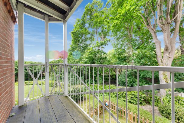 West Hill, South Croydon - Photo 1