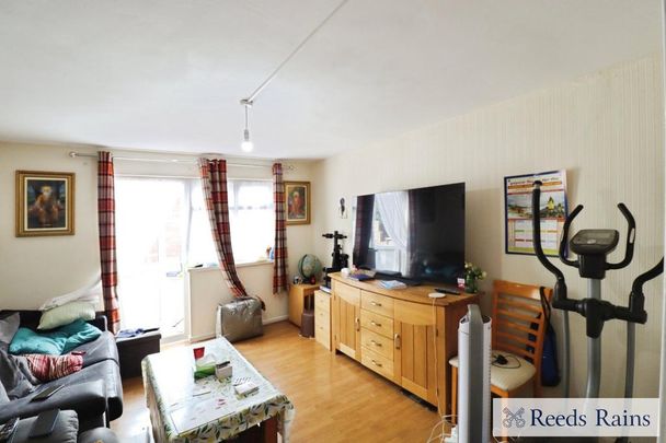 2 bedroom end of terrace house to rent - Photo 1