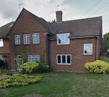 Charles Road, Staines-Upon-Thames TW18, London - Photo 1