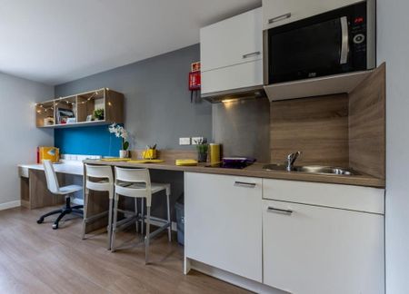 1 bedroom in a flat share to rent - Photo 5