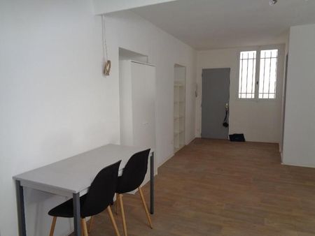 Location Appartement 1 pièce 25m² DRAGUIGNAN 83300 - Photo 3