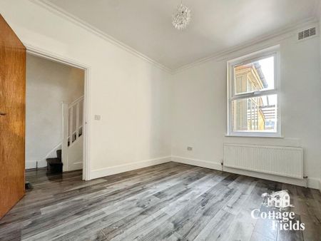 4 bedroom terraced house to rent - Photo 3