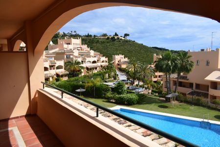 Middle Floor Apartment in Elviria - Photo 4