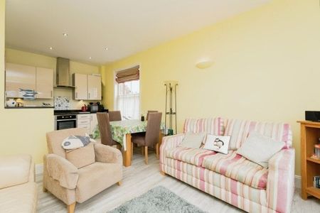 Tudor Villas, Cromer - Photo 2